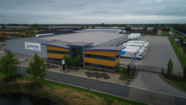 Luchtfoto van het pand van Lamberink Logistiek